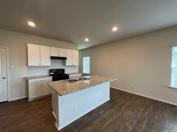 $2,195 | 465 Middle Green Loop, Floresville, TX 78114