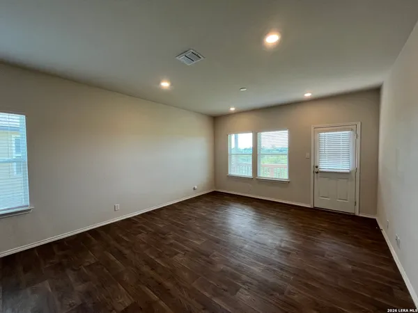 $2,195 | 465 Middle Green Loop, Floresville, TX 78114