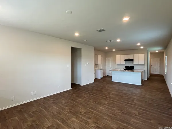 $2,195 | 465 Middle Green Loop, Floresville, TX 78114