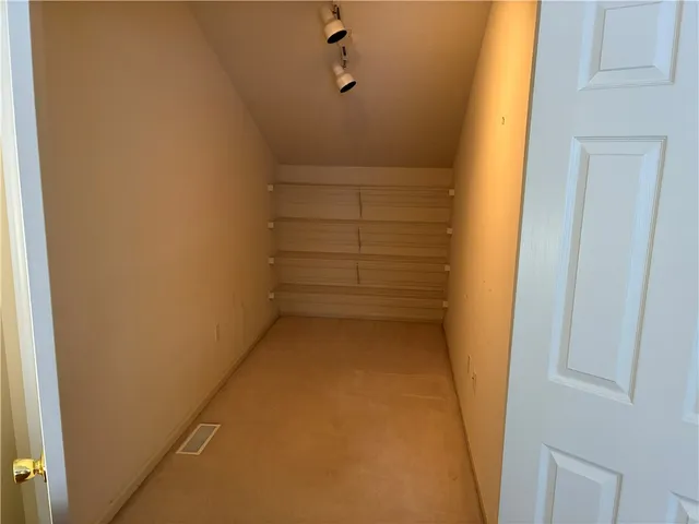 $269,900 | 74 Amberwood Place, Greece, NY 14626