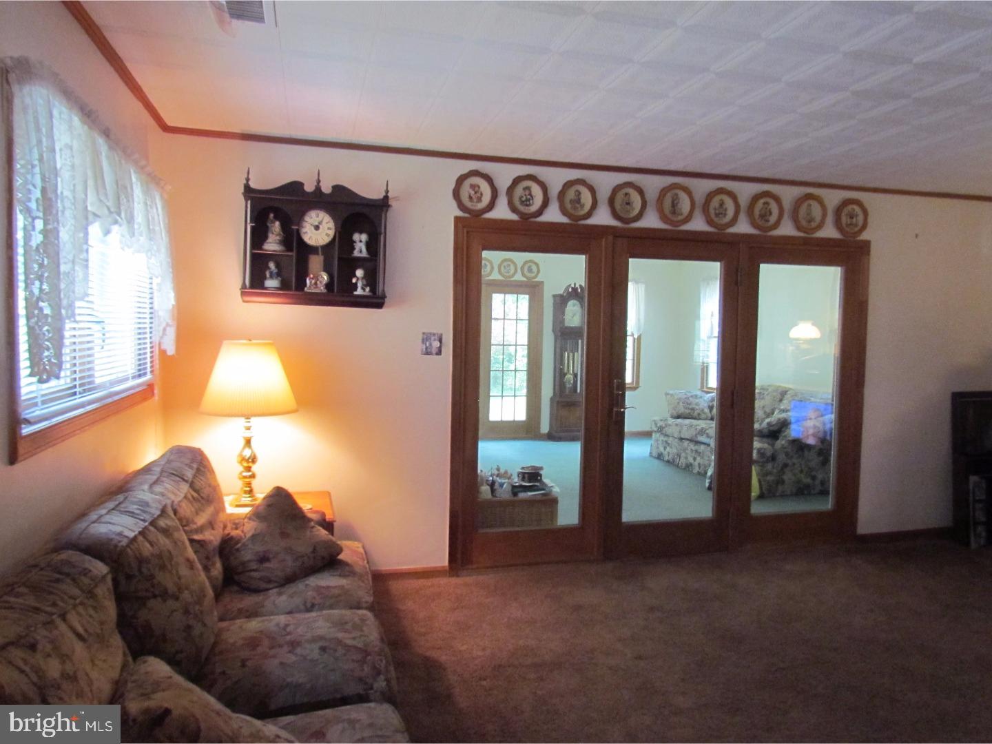 9314 Cloverly Road Philadelphia, PA 19114 - Photo 8 of 21 Living Room