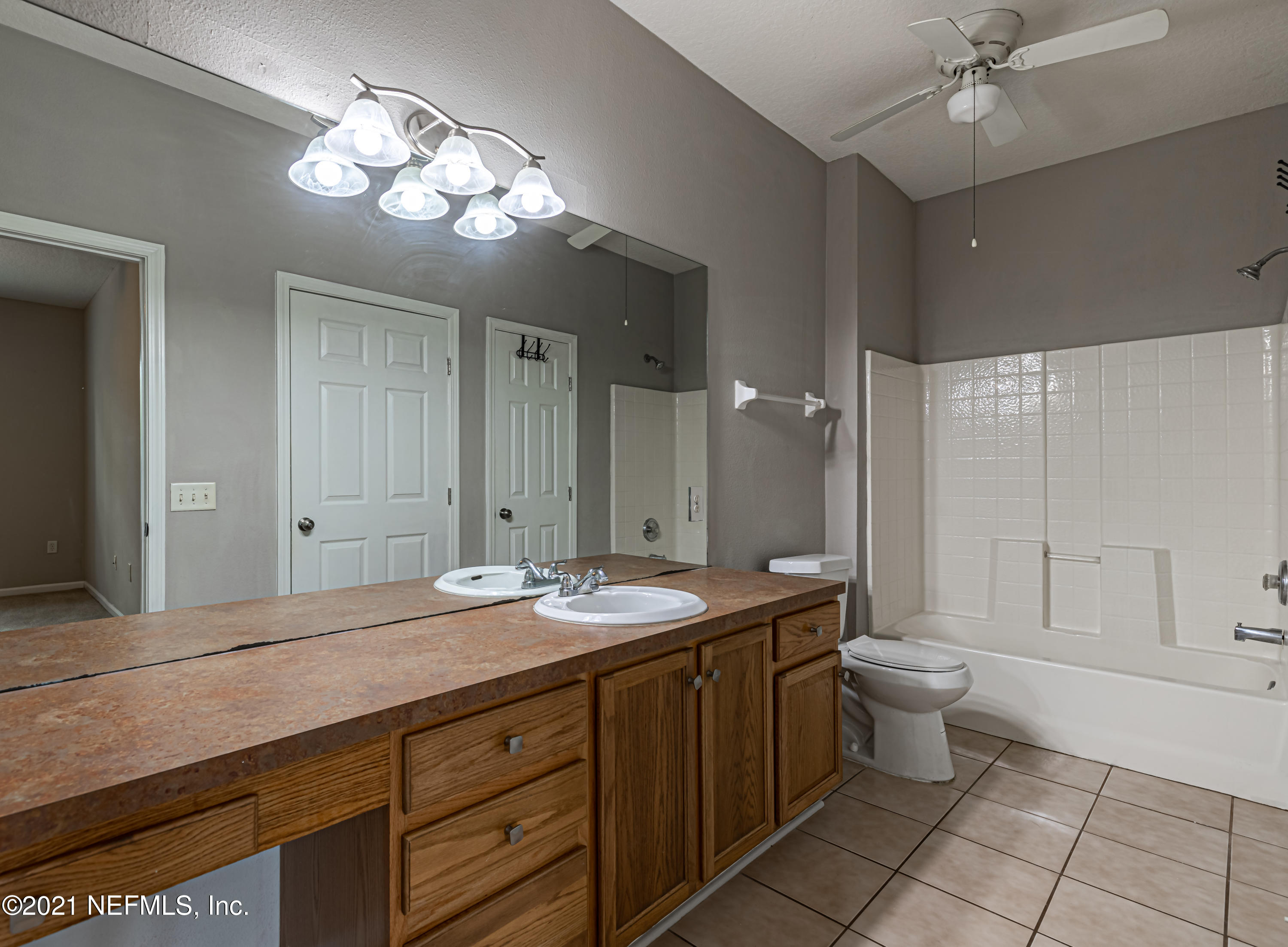 10550 Baymeadows Road, Unit 805 Jacksonville, FL 32256 - Photo 12 of 43 Second Bathroom