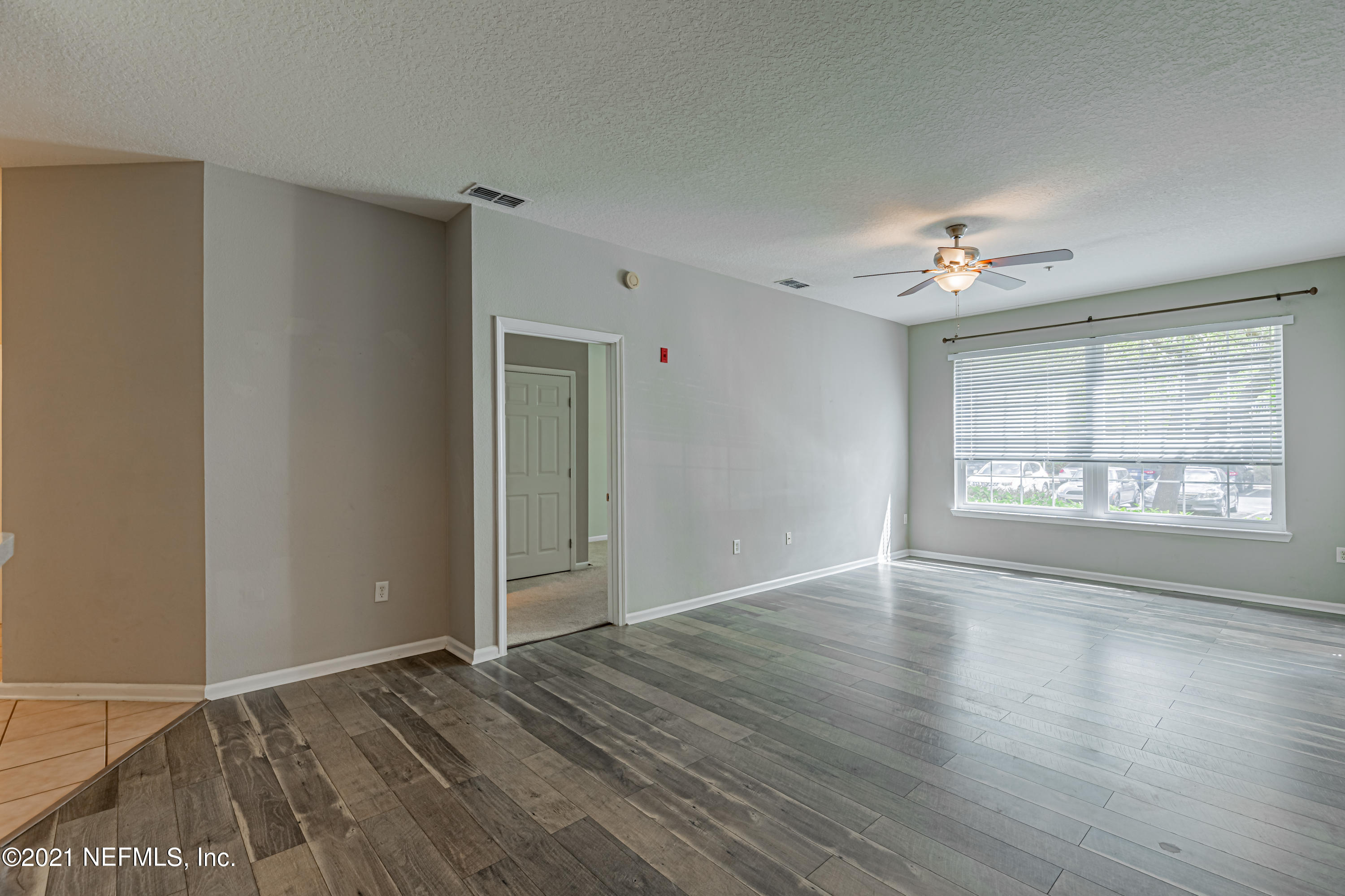 10550 Baymeadows Road, Unit 805 Jacksonville, FL 32256 - Photo 5 of 43 Family Room-2