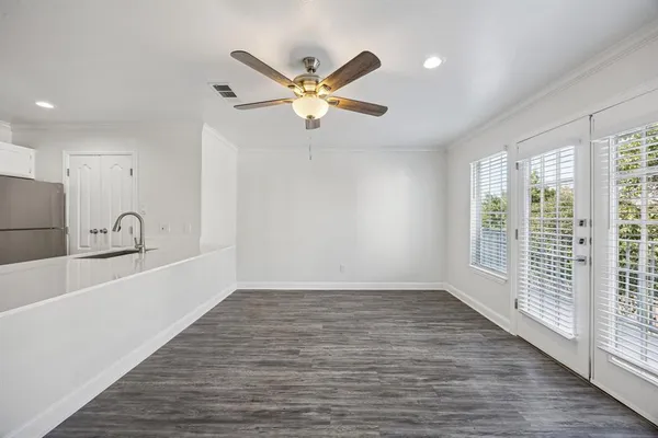 $1,950 | 4125 Holland Avenue, Unit 211, Dallas, TX 75219