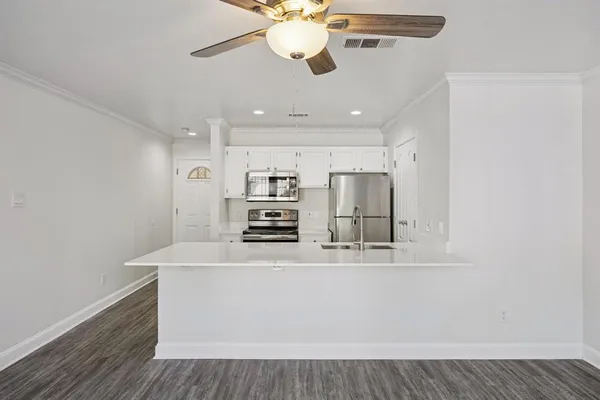 $1,950 | 4125 Holland Avenue, Unit 211, Dallas, TX 75219