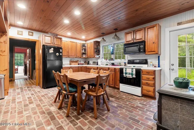 $550,000 | 20 Evergreen Way, Olmstedville, NY 12857