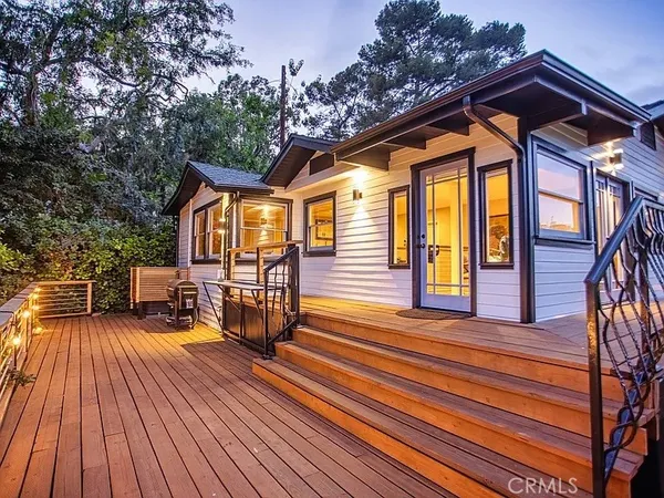 a porch with view of outdoor space