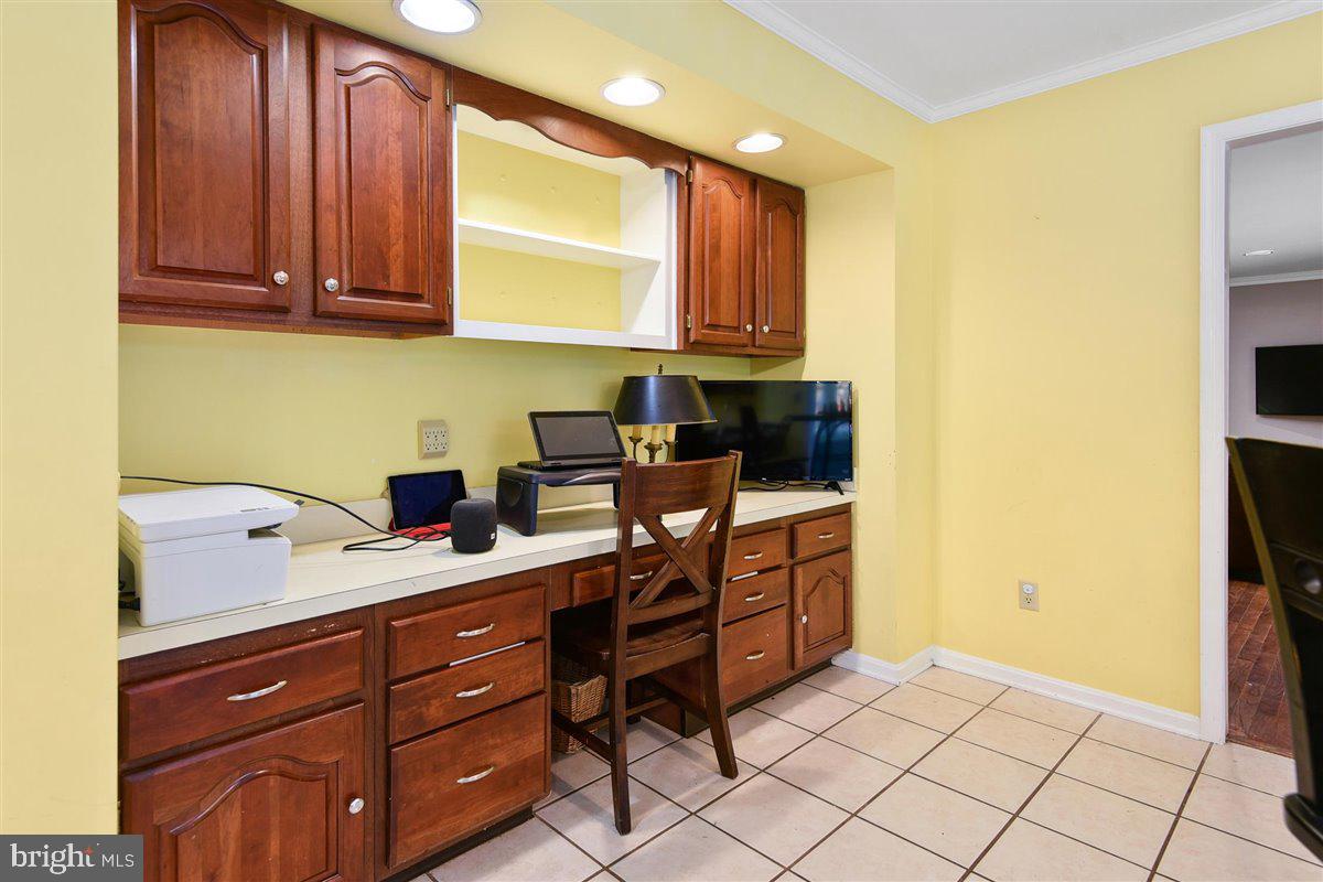 613 Fountain Road Salisbury, MD 21801 - Photo 14 of 44 Desk Area