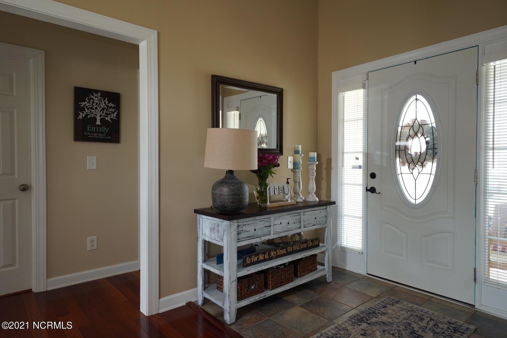 208 Echo Ridge Road Swansboro, NC 28584 - Photo 8 of 25 Foyer