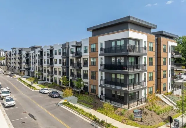 $1,835 | 1400 Laurel Crossing Parkway Northeast, Unit 1413, Buford, GA 30519