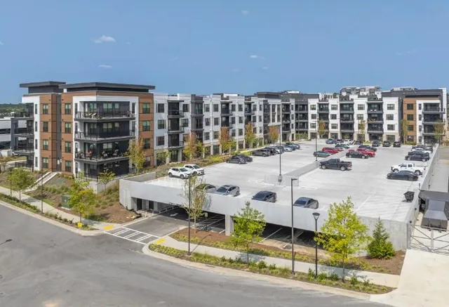 $1,835 | 1400 Laurel Crossing Parkway Northeast, Unit 1413, Buford, GA 30519