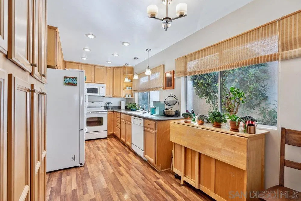 10388 Seth Way Santee, CA 92071 - Photo 11 of 34 Gallery Image 11