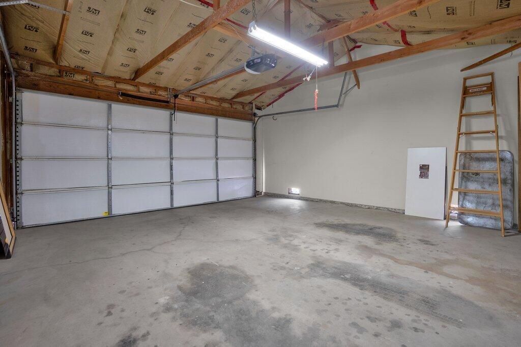 72302 Blueridge Court Palm Desert, CA 92260 - Photo 43 of 49 a view of a garage