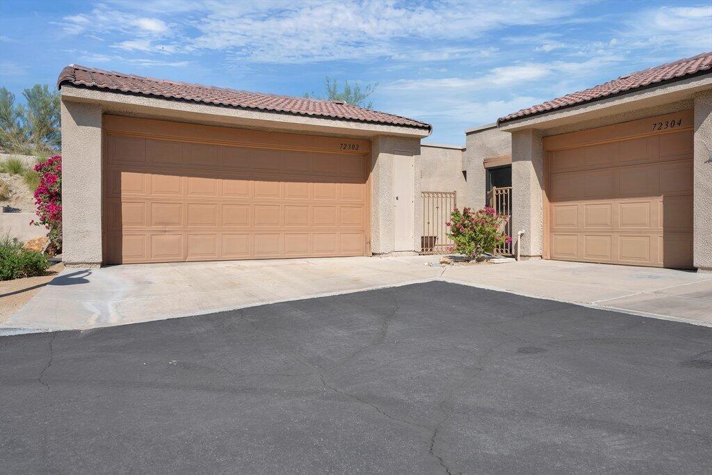 72302 Blueridge Court Palm Desert, CA 92260 - Photo 46 of 49 front view of a house