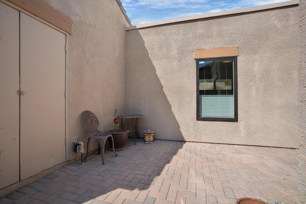 72302 Blueridge Court Palm Desert, CA 92260 - Photo 47 of 49 a view of a livingroom with furniture and an window
