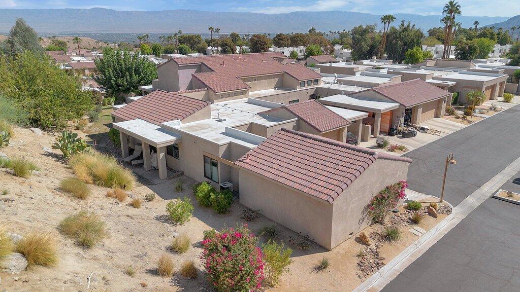 72302 Blueridge Court Palm Desert, CA 92260 - Photo 48 of 49 an aerial view of a house with a yard and lake view