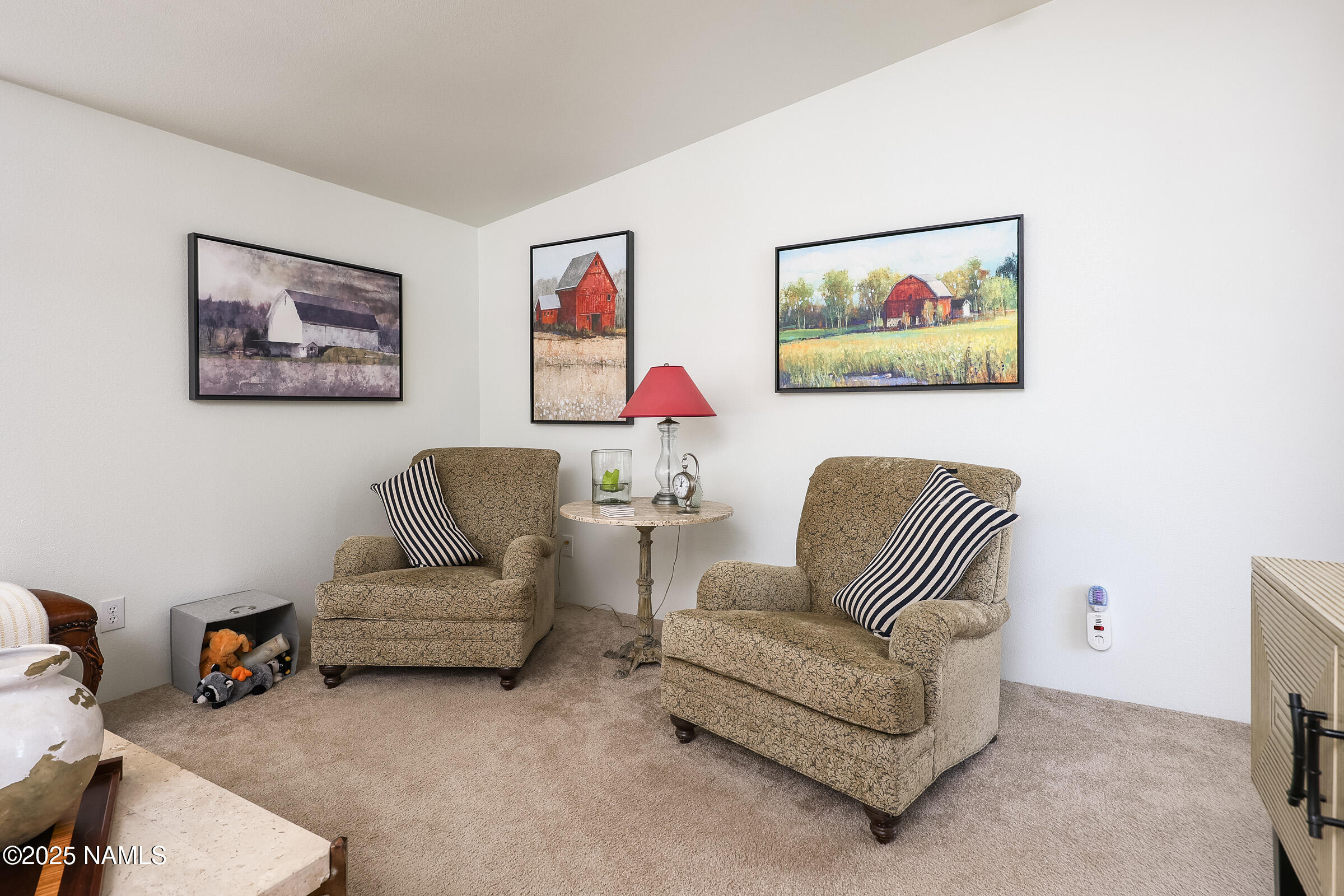 17265 Buffalo Run Munds Park, AZ 86017 - Photo 8 of 51 a living room with furniture