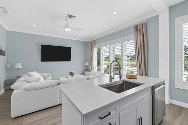 $6,975,000 | 2600 Fairway Island Drive, Wellington, FL 33414