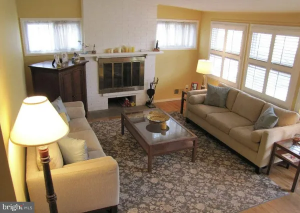 $3,100 | 715 Marshall Avenue, Rockville, MD 20851