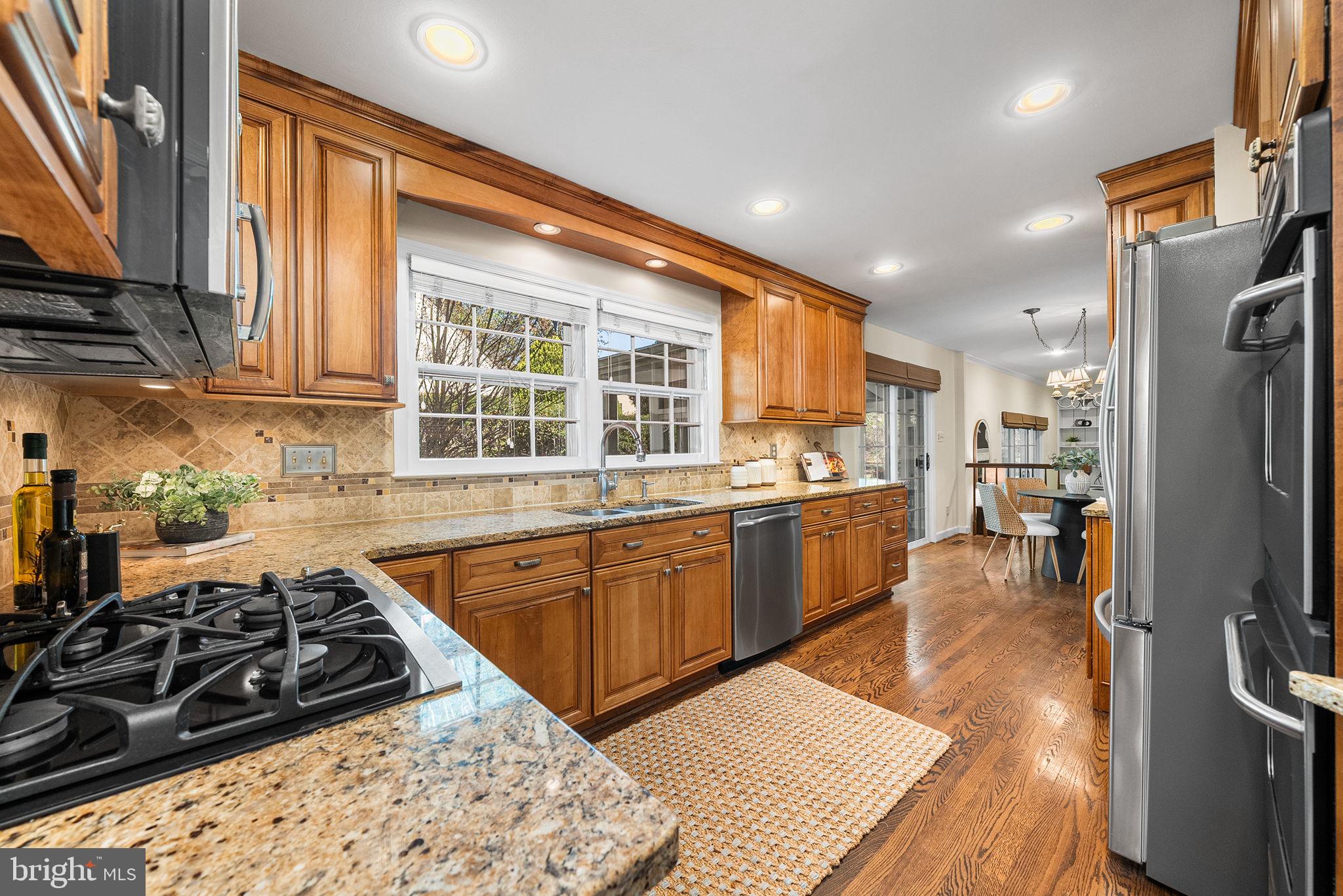 5407 Point Longstreet Way Burke, VA 22015 - Photo 20 of 69 Well Appointed Gourmet Kitchen