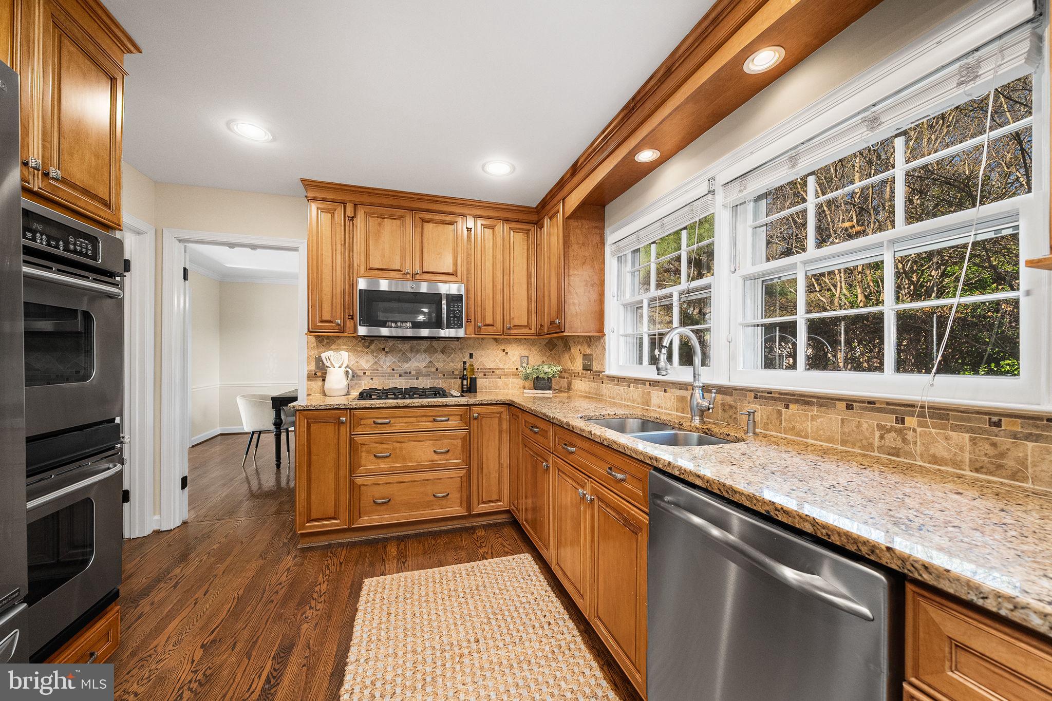 5407 Point Longstreet Way Burke, VA 22015 - Photo 23 of 69 Stainless Steel Appliances