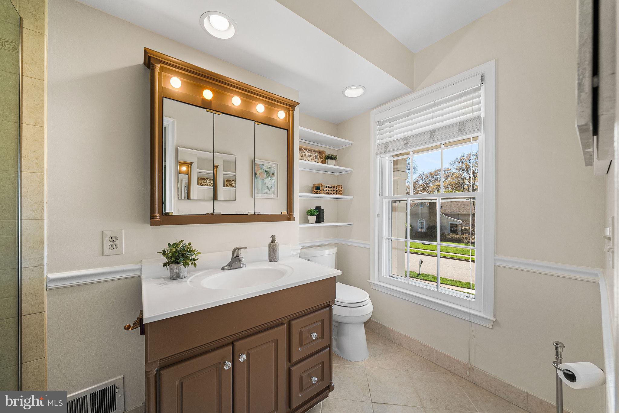5407 Point Longstreet Way Burke, VA 22015 - Photo 42 of 69 Primary Bath