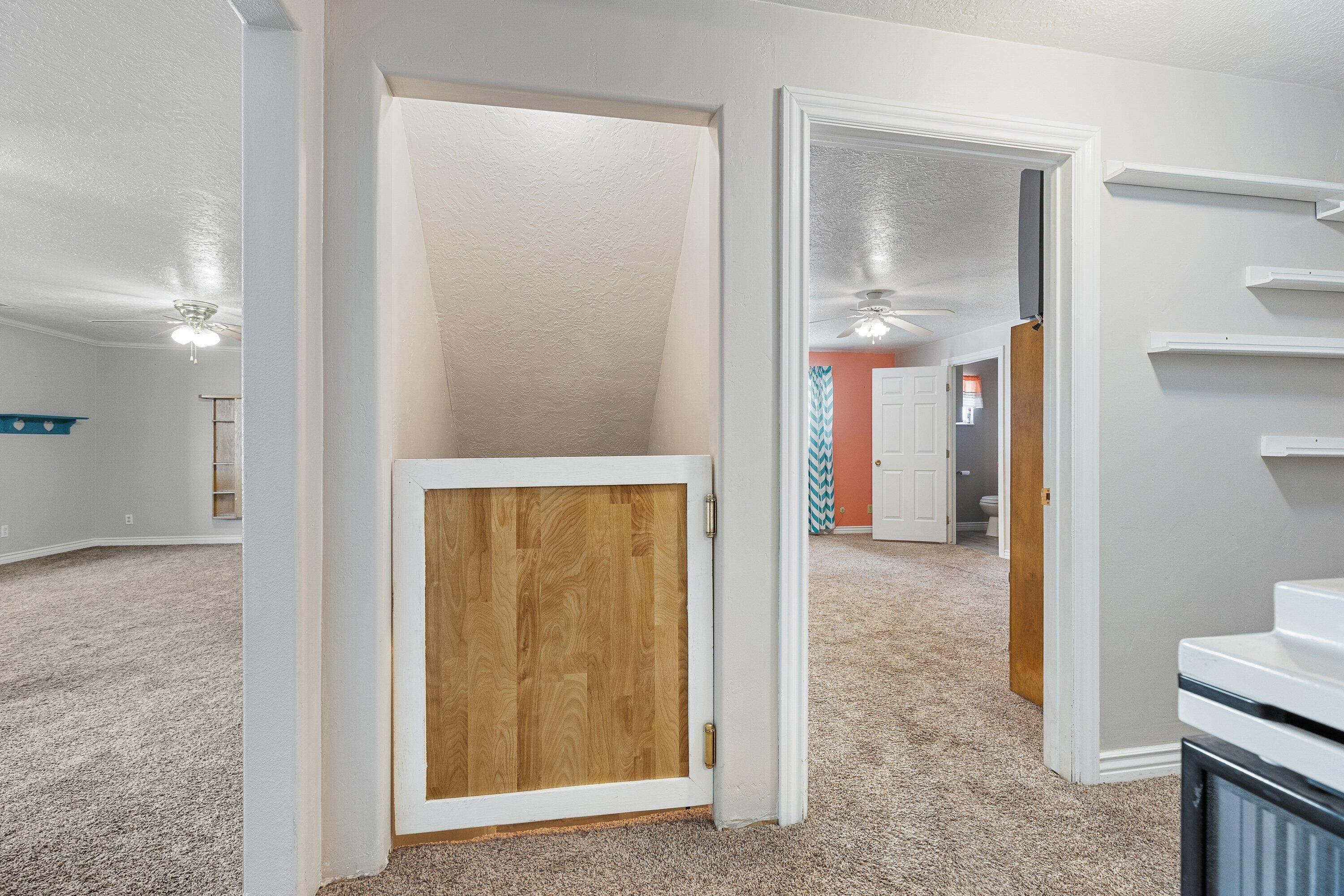 81 South Center Street Enterprise, UT 84725 - Photo 18 of 35 Hallway