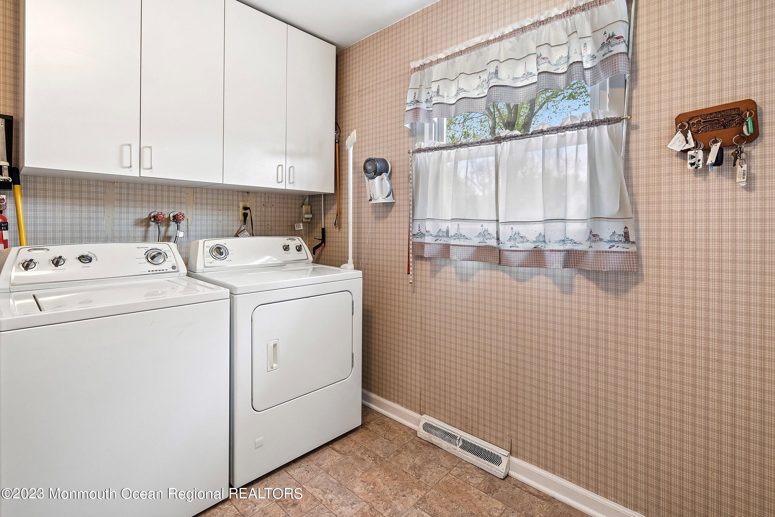 19 Eliot Road Manalapan, NJ 07726 - Photo 18 of 29 18-Laundry