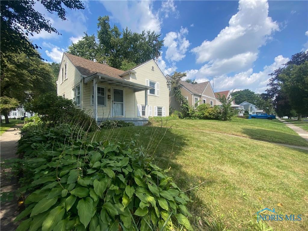 3827 Bellevue Road Toledo, OH 43613 - Photo 2 of 28 Gallery Image 2