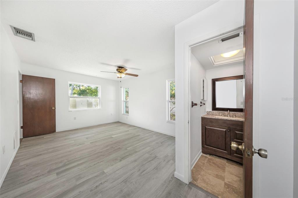2913 Fairfield Court Dunedin, FL 34698 - Photo 17 of 47