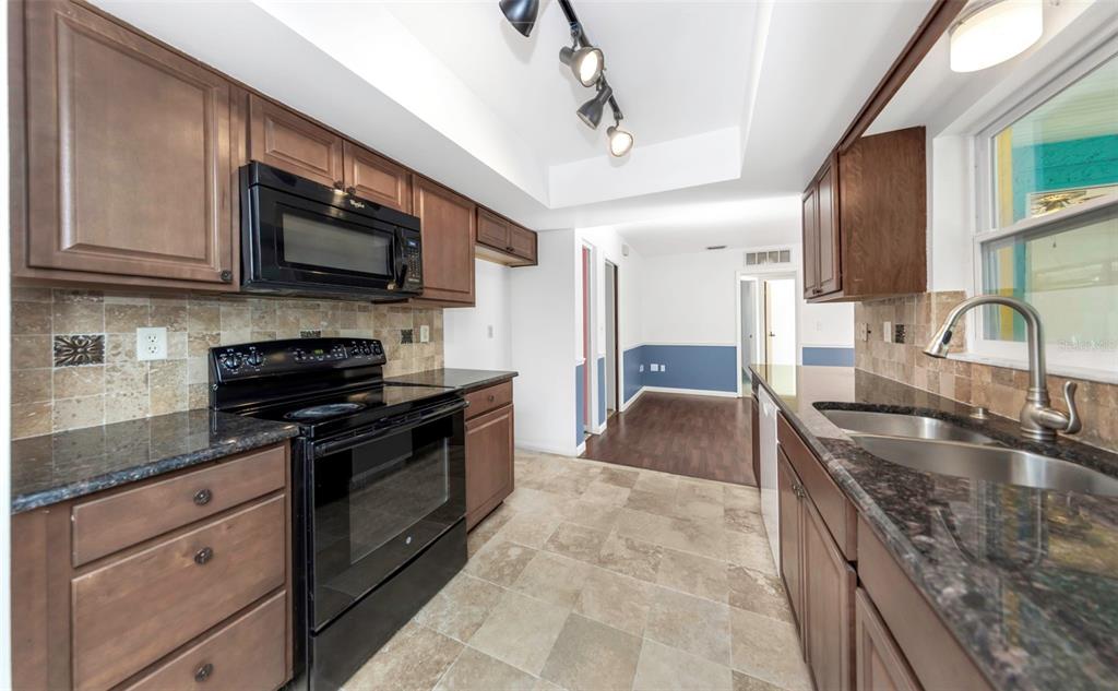 2913 Fairfield Court Dunedin, FL 34698 - Photo 6 of 47