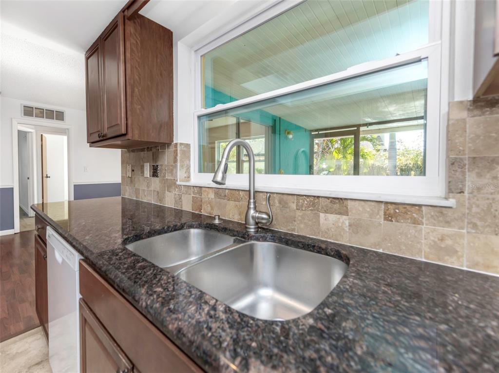 2913 Fairfield Court Dunedin, FL 34698 - Photo 8 of 47
