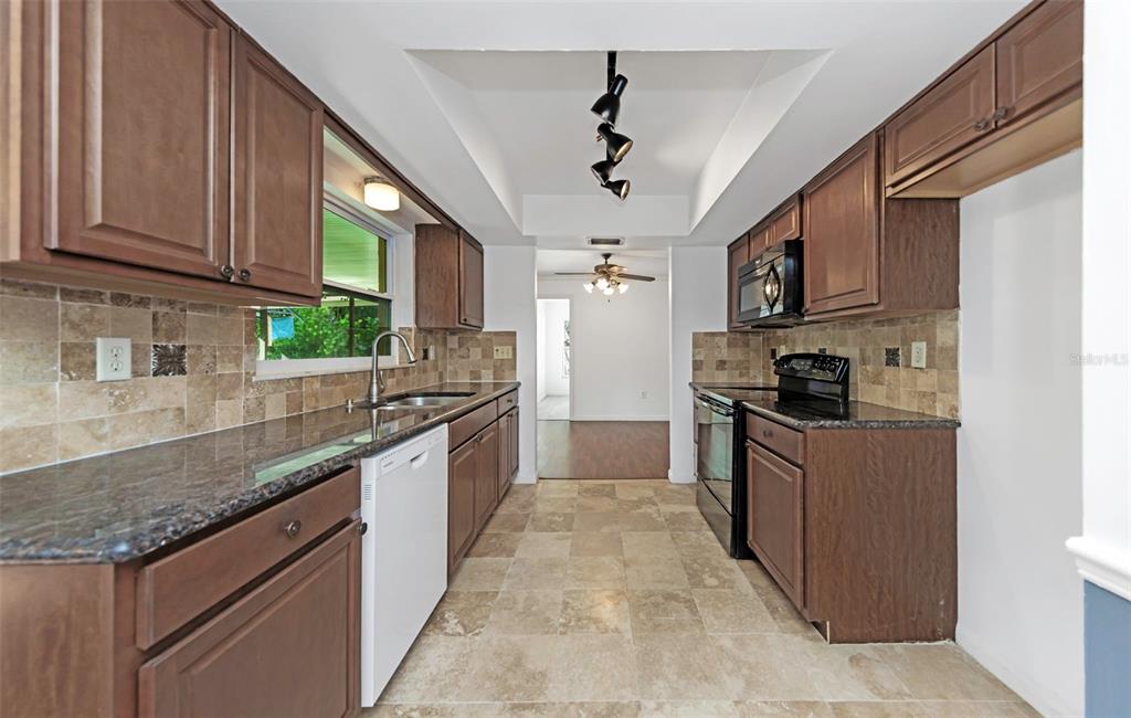 2913 Fairfield Court Dunedin, FL 34698 - Photo 9 of 47