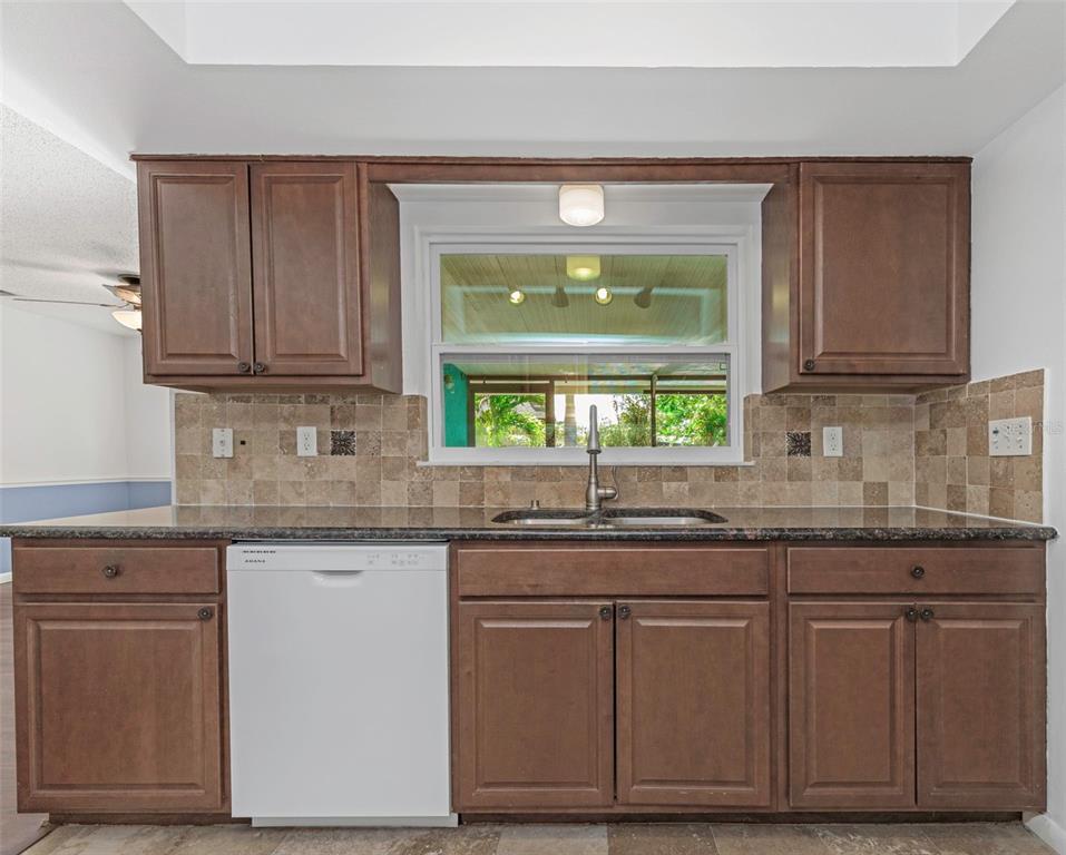 2913 Fairfield Court Dunedin, FL 34698 - Photo 10 of 47