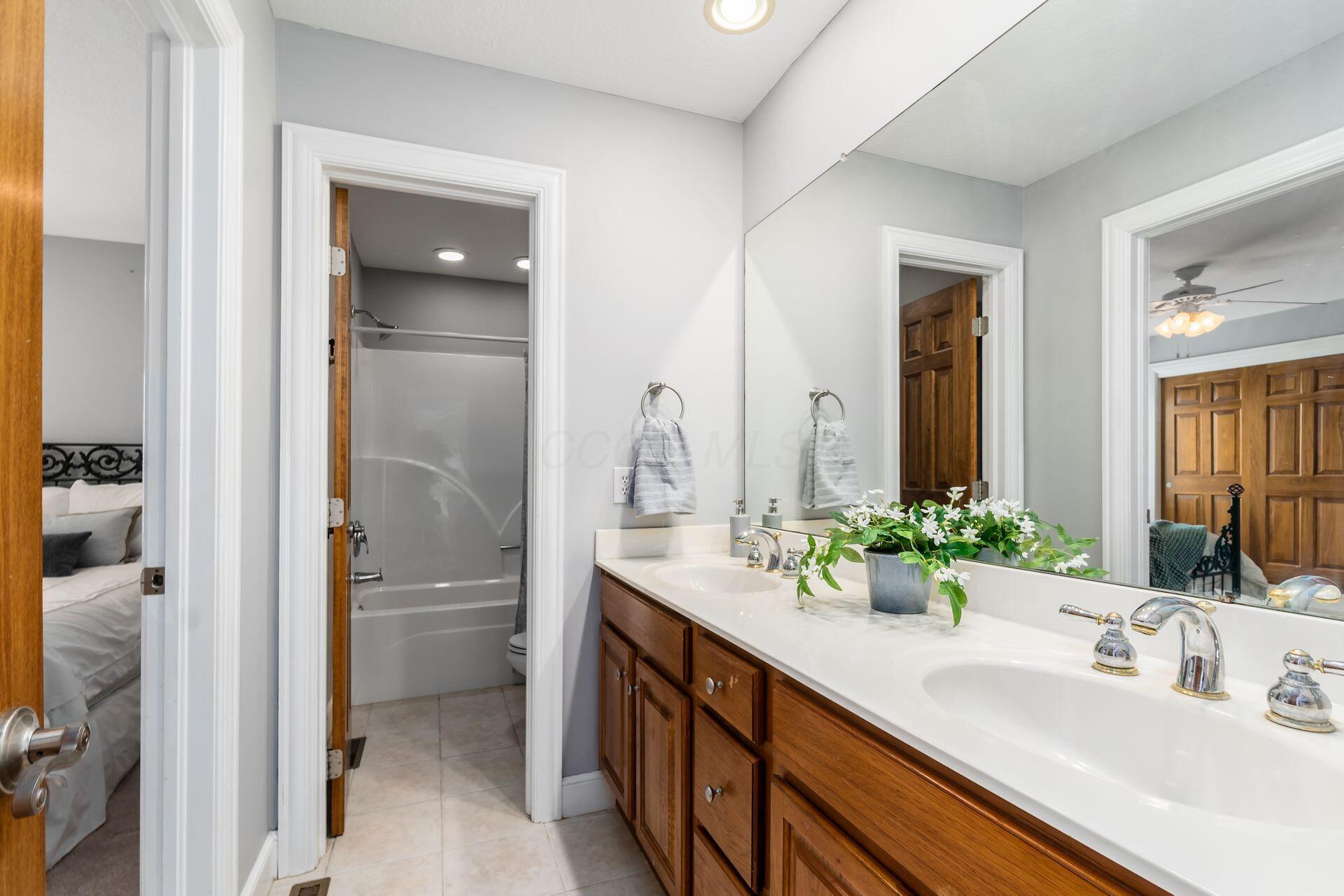 9936 Hoover Woods Road Galena, OH 43021 - Photo 26 of 47 Jack and Jill Bath
