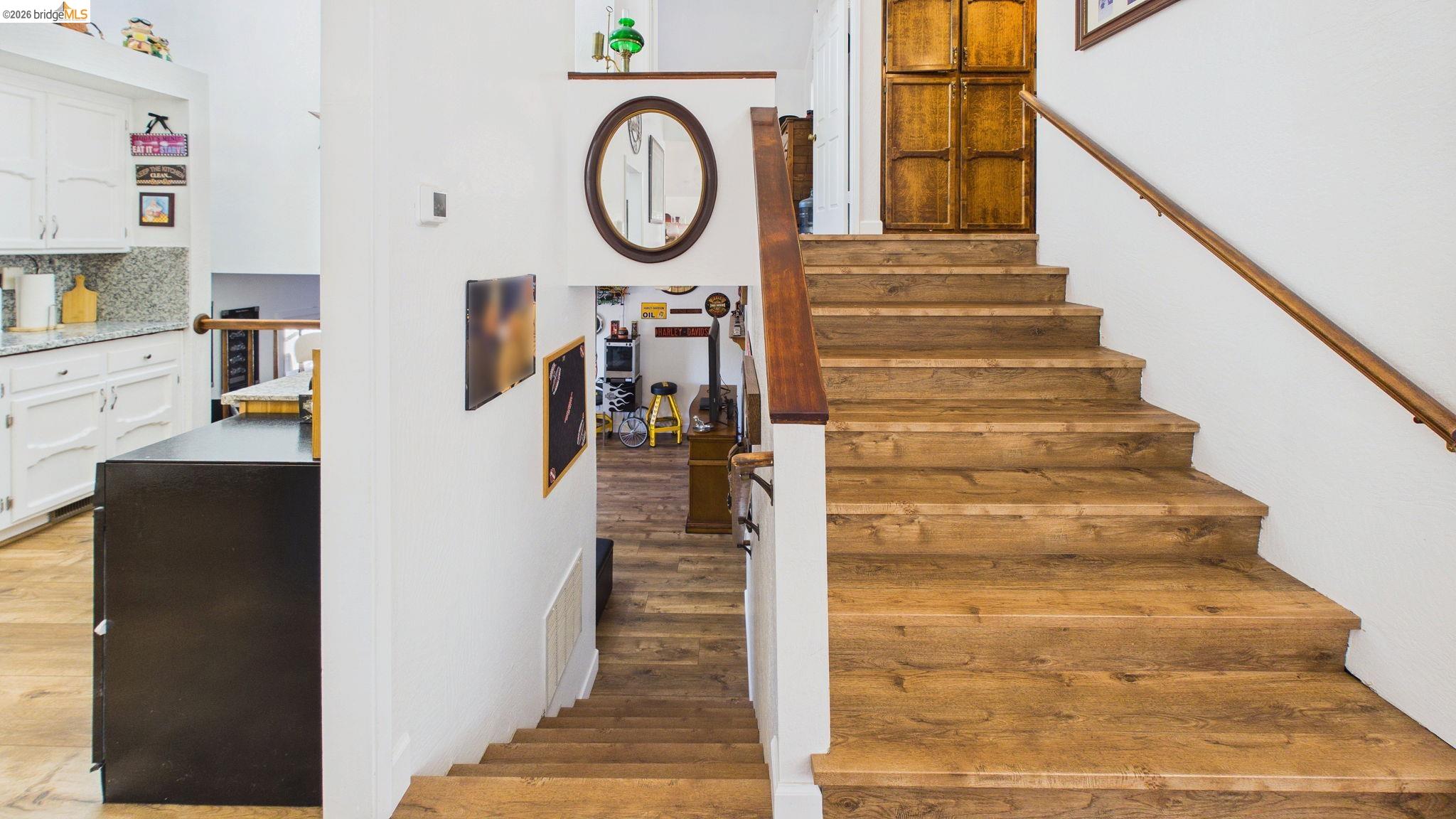 11858 Campo Seco Road Sonora, CA 95370 - Photo 18 of 45 Wood-finish staircase with coordinating handrail and white balusters