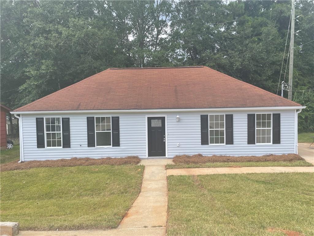 105 Belk Road Newnan, GA 30263 - Photo 1 of 1 a front view of a house with a garden