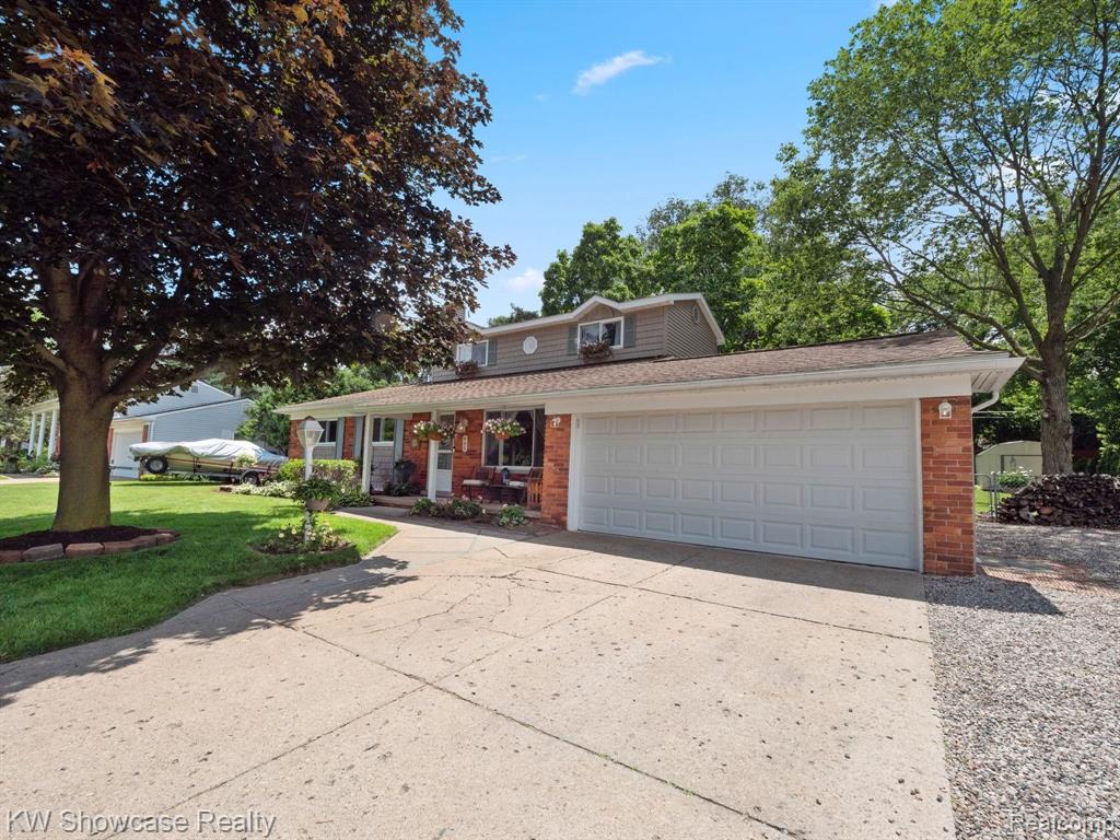 465 Penny Lake Road Wolverine Lake, MI 48390 - Photo 2 of 52