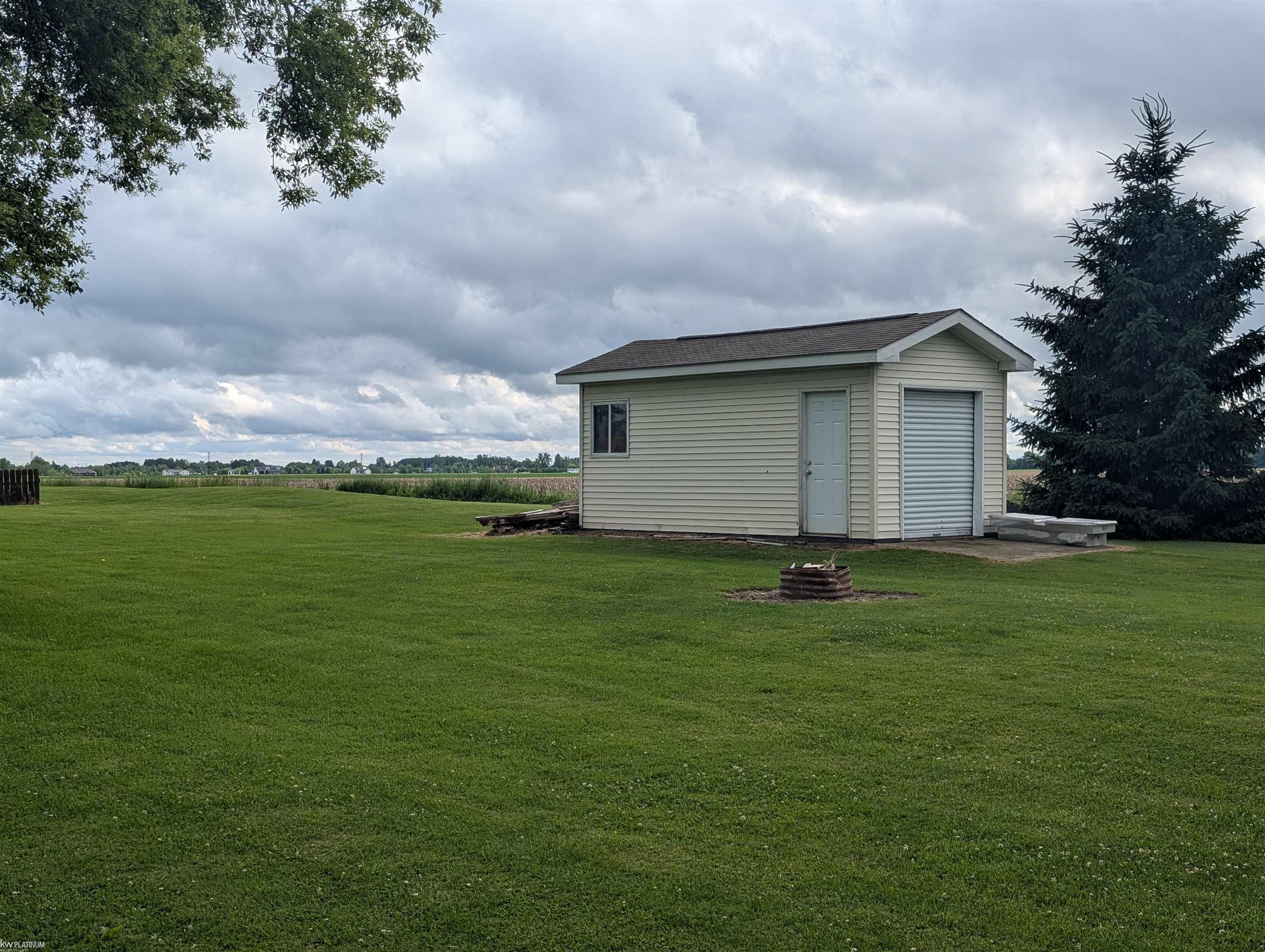 33700 Pratt Road Richmond, MI 48062 - Photo 12 of 41