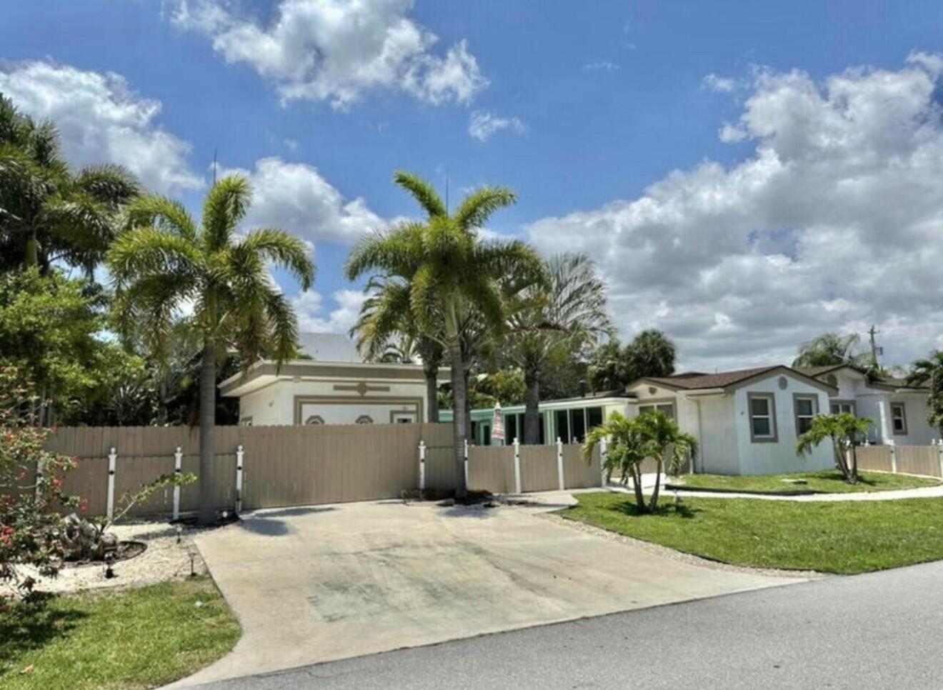 698 Forsyth Street, Unit 2 Boca Raton, FL 33487 - Photo 3 of 21 tempImagexgbmhv