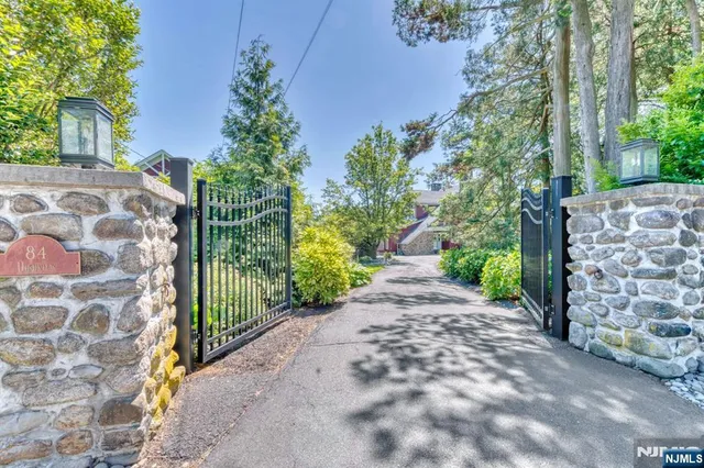 $1,250,000 | 84 Highview Avenue, Nanuet, NY 10954