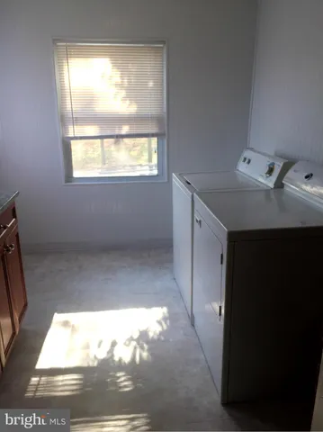 a view of entryway with kitchen