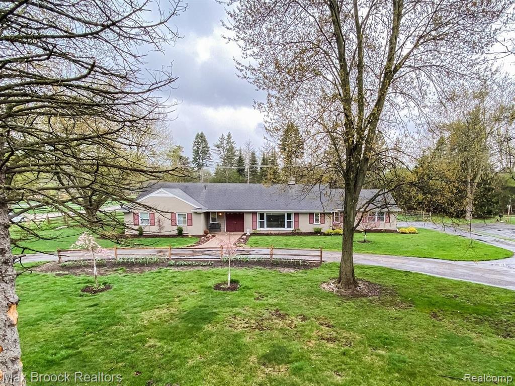 20635 West 13 Mile Road Franklin, MI 48025 - Photo 2 of 38