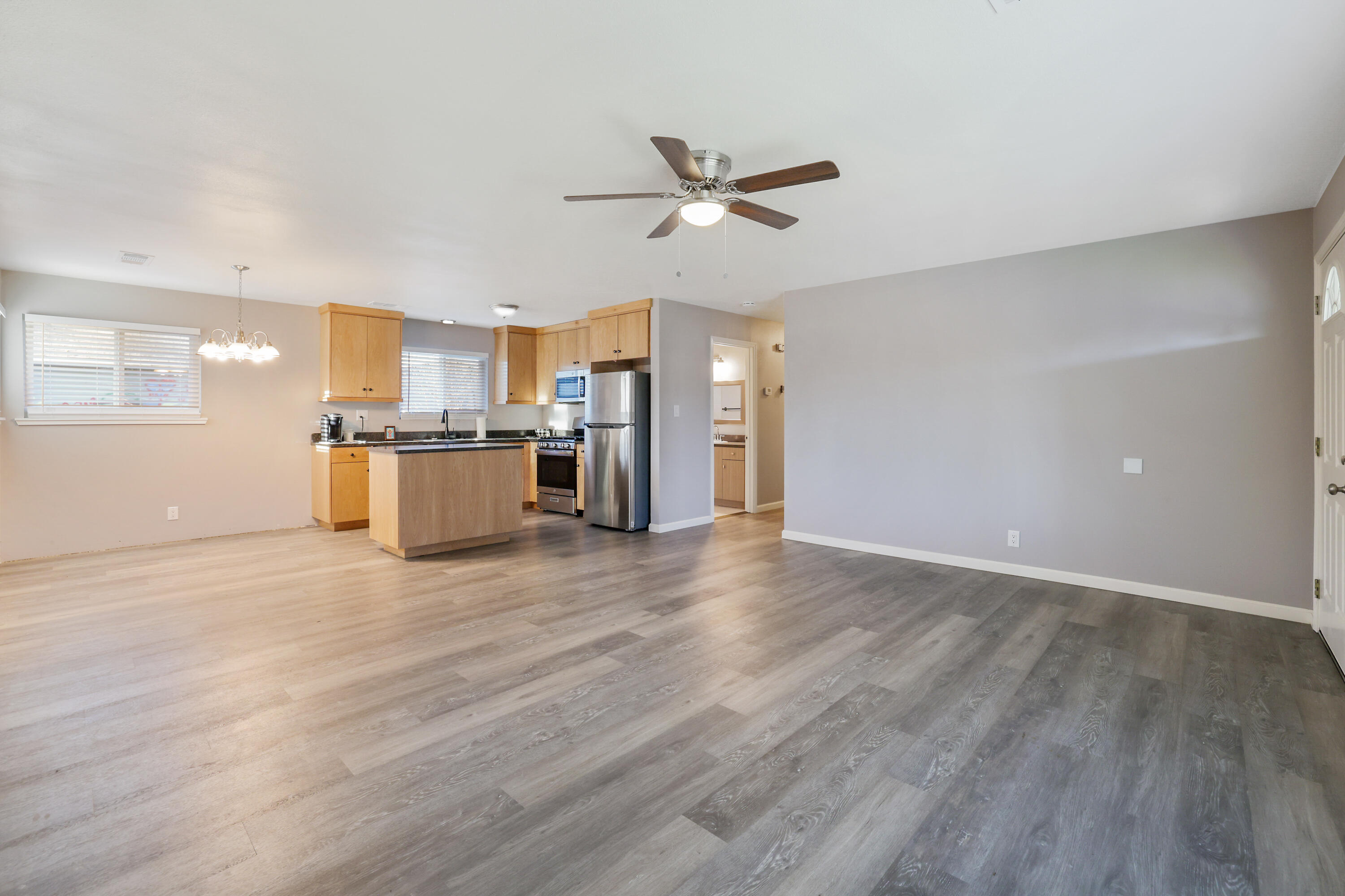 956 West 24th Street Merced, CA 95340 - Photo 7 of 25 D50A3119