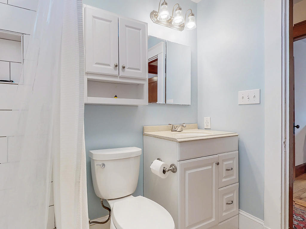 42 Caleb Street Portland, ME 04102 - Photo 27 of 39 Upstairs full bathroom