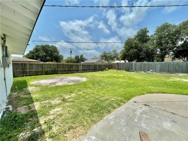 $2,275 | 502 Evergreen Drive, Corpus Christi, TX 78412