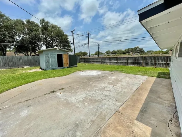 $2,275 | 502 Evergreen Drive, Corpus Christi, TX 78412