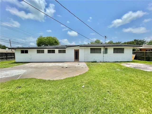 $2,275 | 502 Evergreen Drive, Corpus Christi, TX 78412