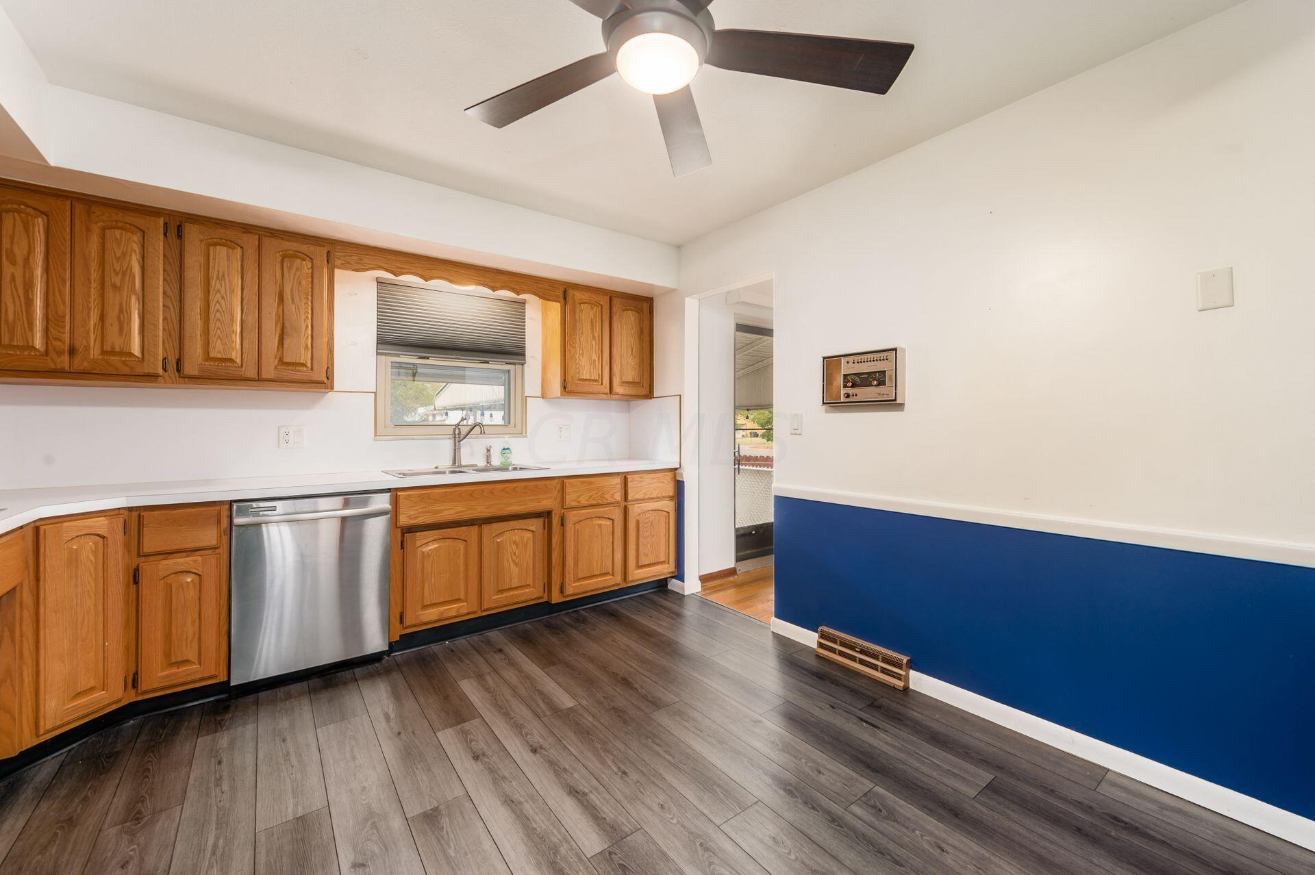 5355 Karl Road Columbus, OH 43229 - Photo 19 of 39 EAT IN KITCHEN SPACE
