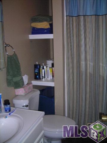813 Parish Road Thibodaux, LA 70301 - Photo 8 of 13 Bathroom 1